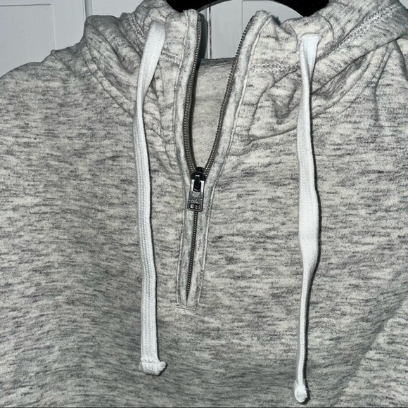 ♡ Hollister Oversized Cropped Hoodie ♡ - Picture 3 of 4